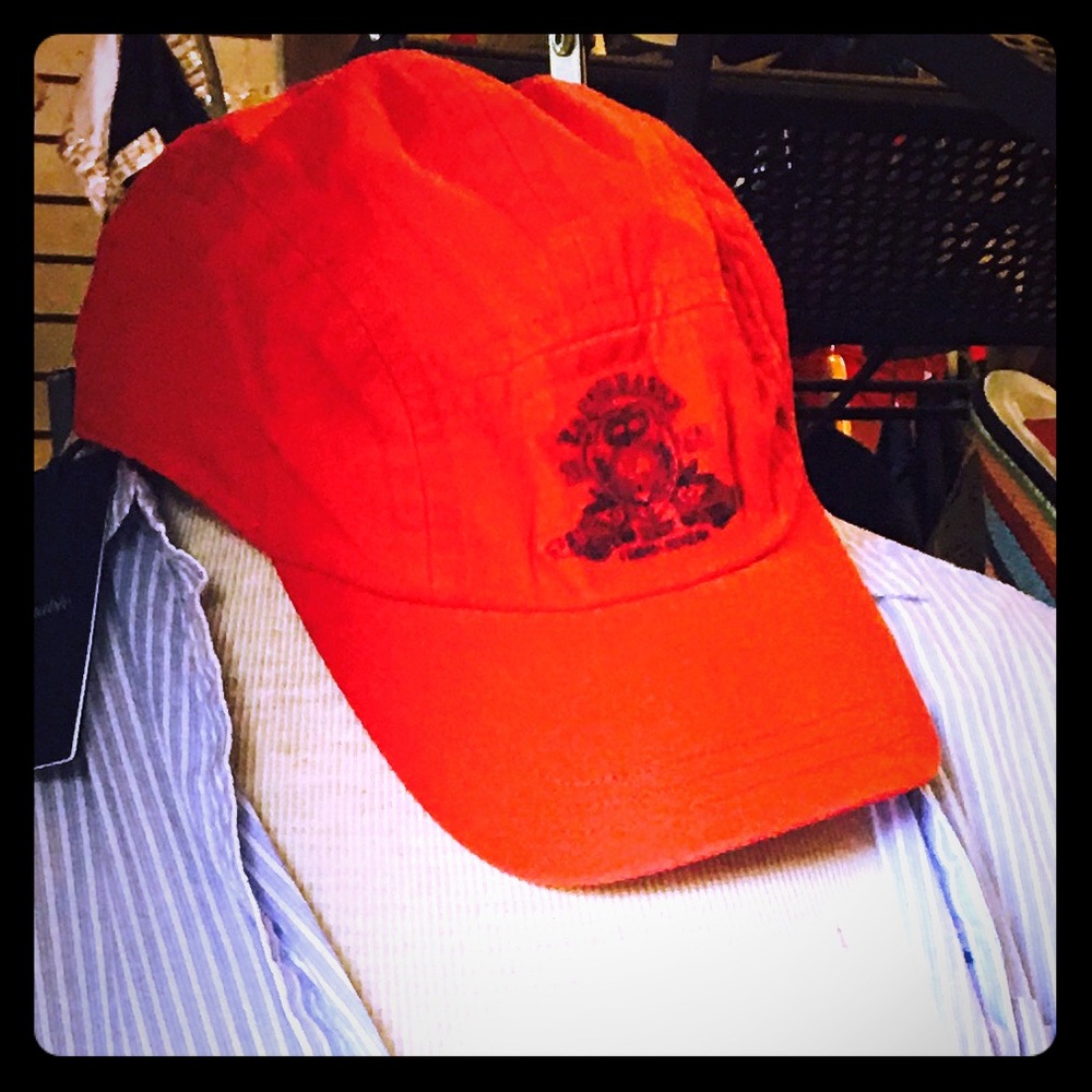 Faconable red cap